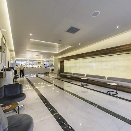 Sea view apart-hotel ORBI TWIN TOWERS 1413 Batumi Exterior foto