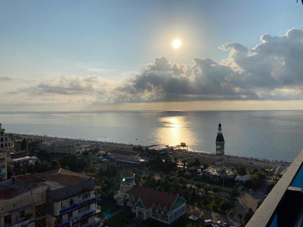 Sea view apart-hotel ORBI TWIN TOWERS 1413 Batumi Exterior foto
